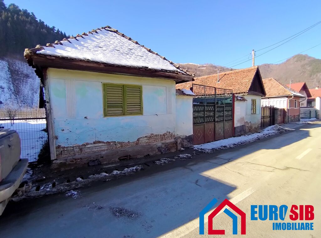 Teren intravilan cu 2 case traditionale in Sibiu Rau Sadului